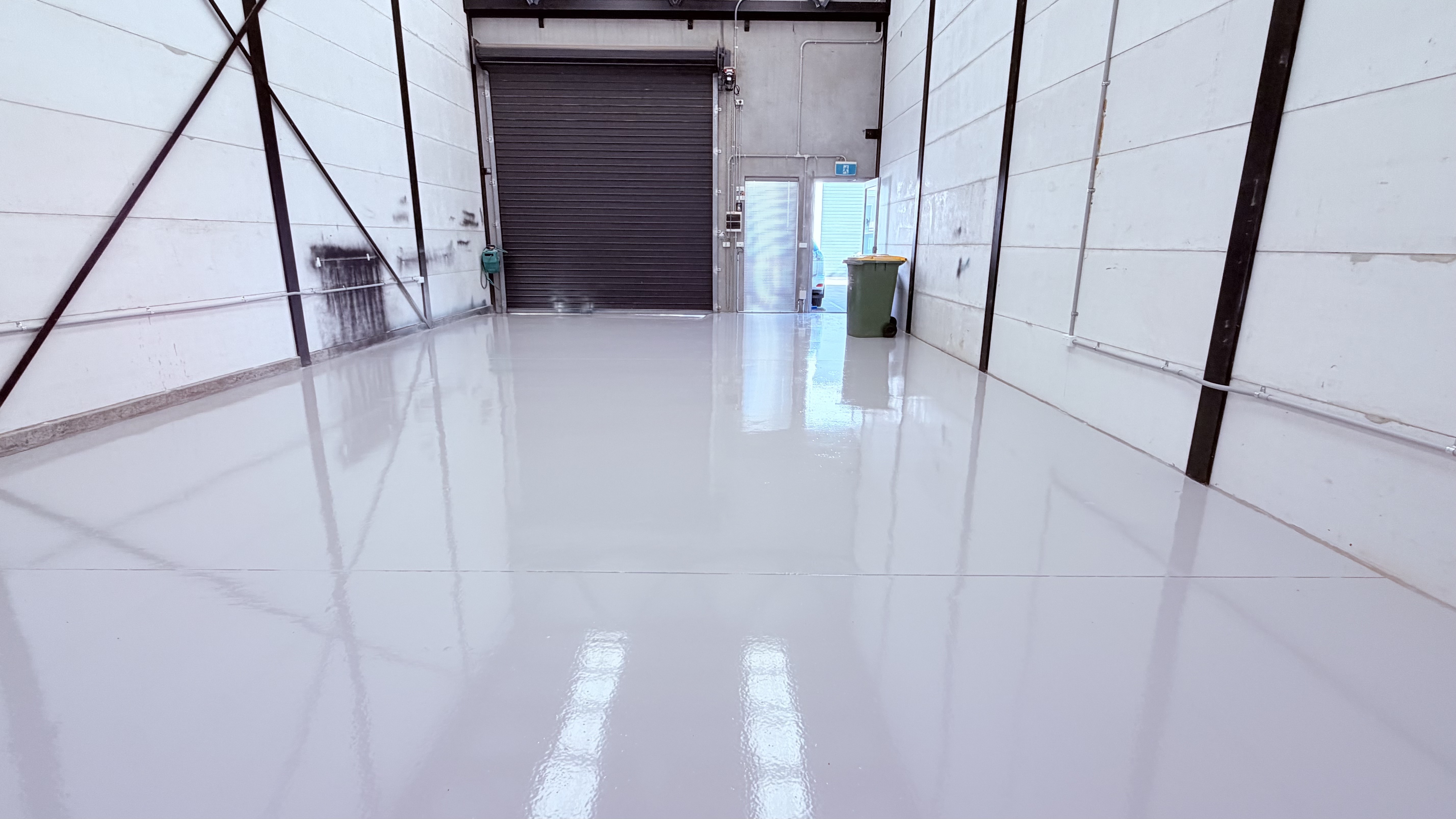 Industrial warehouse epoxy floor, high gloss finish